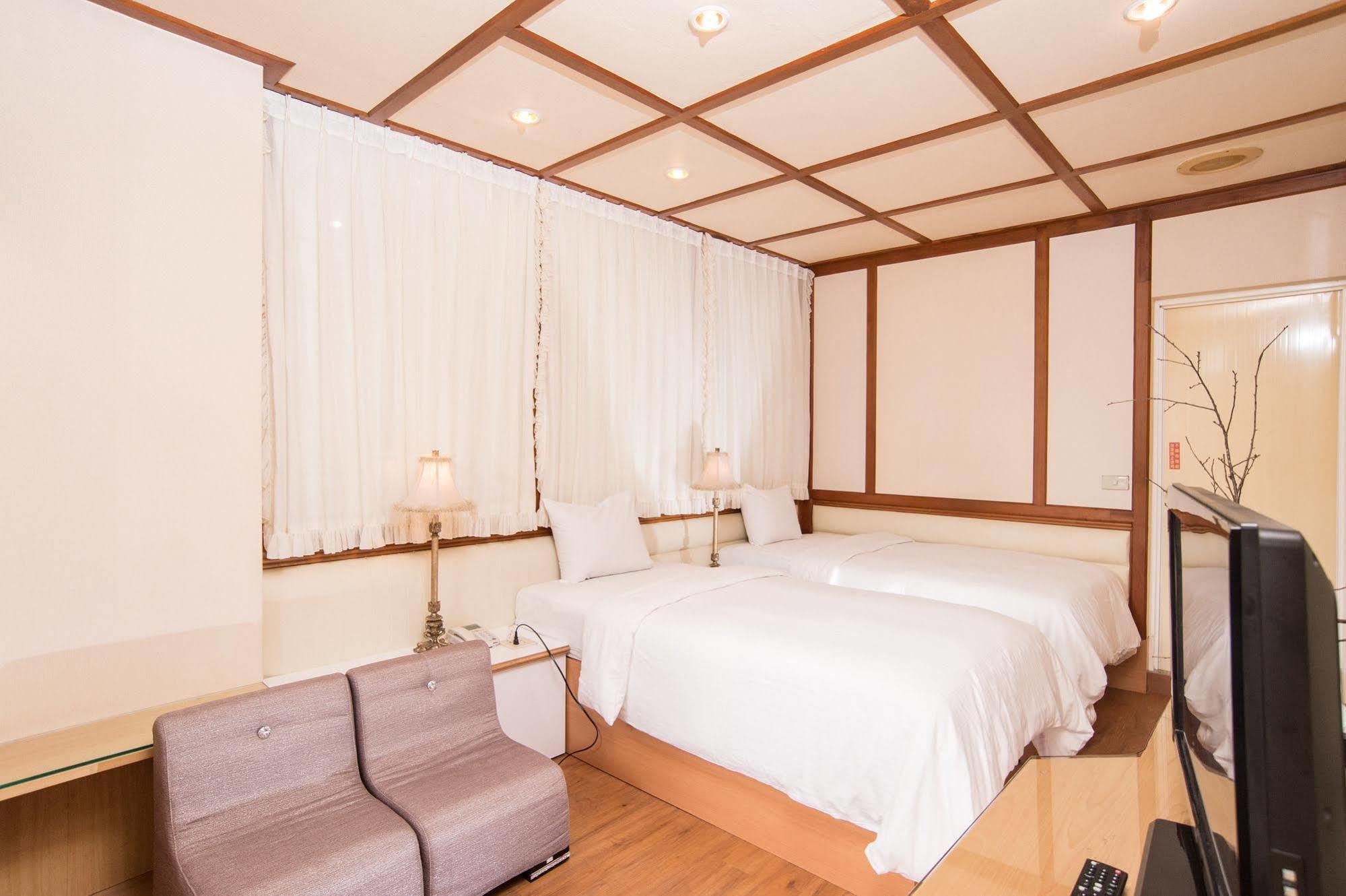 โรงแรมเดย์ เชน Yilan ภายนอก รูปภาพ
